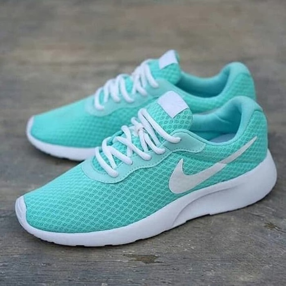 nike tanjun mint